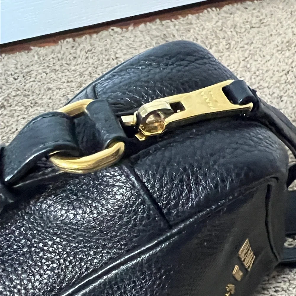 3308 Prada Black Leather Shoulder Bag with Gold Details - Picture 4 of 8